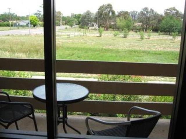 Red Cedars Motel Canberra Ngoại thất bức ảnh