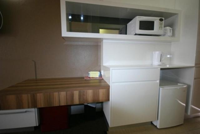 Red Cedars Motel Canberra Phòng bức ảnh
