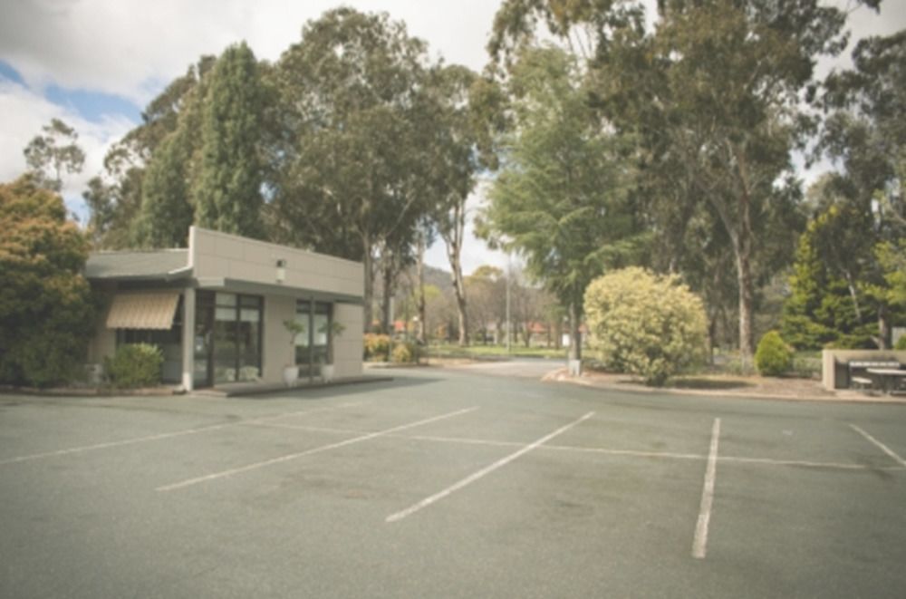 Red Cedars Motel Canberra Ngoại thất bức ảnh