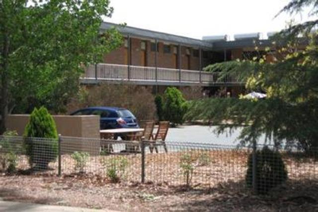 Red Cedars Motel Canberra Ngoại thất bức ảnh