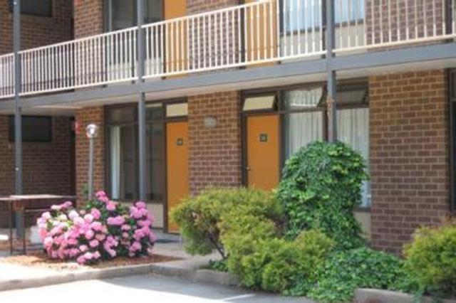 Red Cedars Motel Canberra Ngoại thất bức ảnh