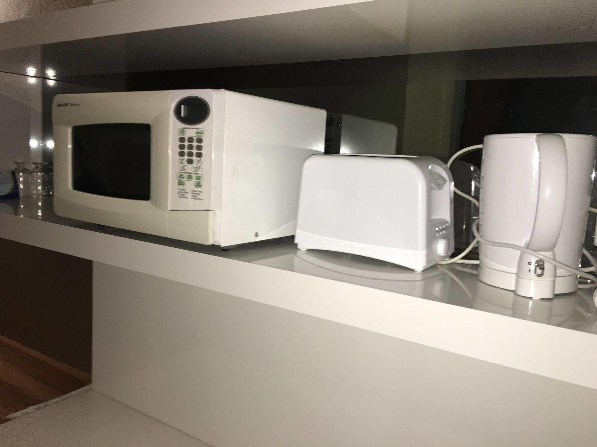 Red Cedars Motel Canberra Ngoại thất bức ảnh